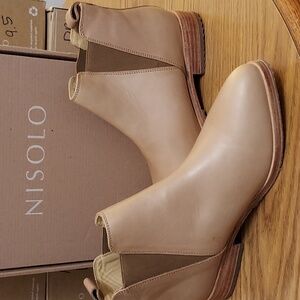 Nisolo Eva Everyday Chelsea Boot